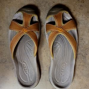 Keen cocoa brown mule sandals Size 7.5 womens